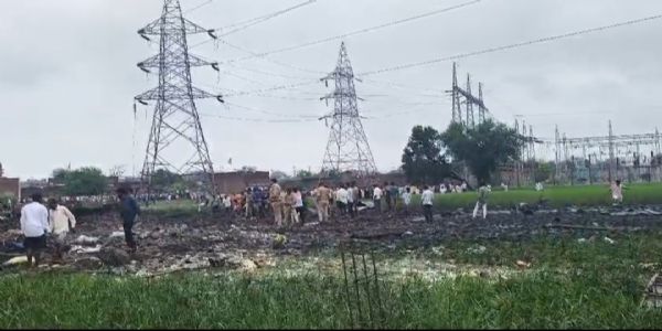 कौशांबी : पटाखा फैक्टरी में कई धमाके के बाद आग लगी, रेस्क्यू अभियान जारी