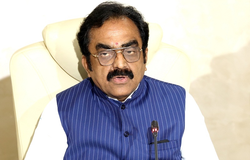 कैबिनेट बैठक में लिए गए निर्णयों की जानकारी देते हुए मंत्री राकेश सिंह कैबिनेट बैठक में लिए गए निर्णयों की जानकारी देते हुए मंत्री राकेश सिंह