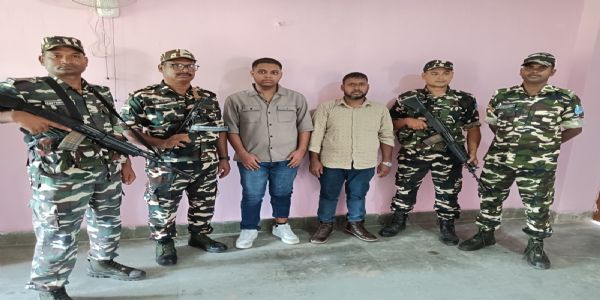 अररिया फोटो:एसएसबी के हवाले बांग्लादेशी नागरिक अररिया फोटो:एसएसबी के हवाले बांग्लादेशी नागरिक