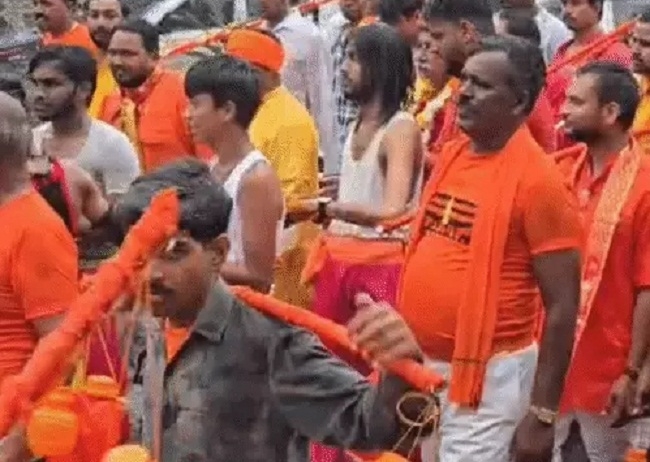 उज्जैन में निकली समर्पण कावड़ यात्रा उज्जैन में निकली समर्पण कावड़ यात्रा
