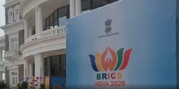 भोपाल के मिंटो हाल में लगा ब्रिक्स सम्मेलन का पोस्टर