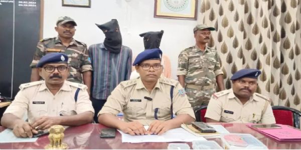 महिला से बैग छीनने वाले दो आरोपित गिरफ्तार