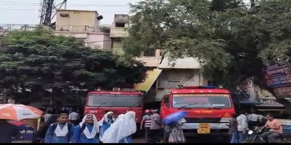 मैहर में कपड़ों के गोदाम में भीषण आग, लाखों का नुकसान, तीन दमकलों ने कड़ी मशक्कत के बाद पाया काबू