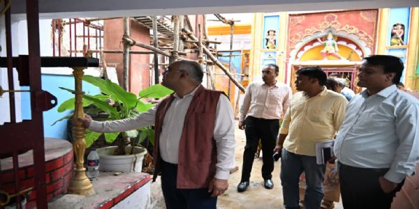 107 साल प्राचीन राधा-कृष्ण मंदिर में बढ़ेंगी श्रद्धालुओं की सुविधाएं, जिलाधिकारी ने तय की समयसीमा