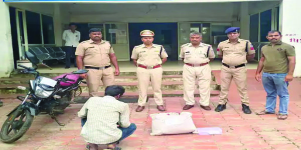 मंदसौरः ड्रग्स तस्कर गिरफ्तार, 60 ग्राम एमडी,4.14 किलो डोडाचूरा जब्त