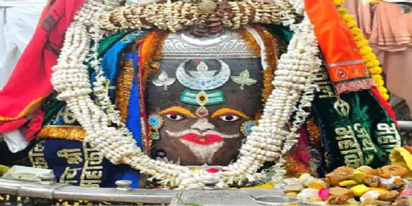 उज्जैन में भस्म आरती में राजा स्वरूप में सजे महाकाल, समर्पण कांवड़ यात्रा में बारिश के बीच गूंजे 