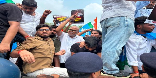 लाठी और बंदूक के बल पर नहीं दबेगी छात्रों की आवाज़: राजेश राम