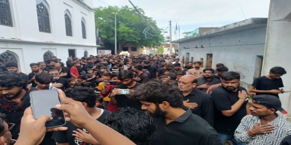अमेठी: भनौली में अकीदत के साथ निकला चेहल्लुम का जुलूस, कर्बला में ताज़िये सुपुर्द-ए-ख़ाक