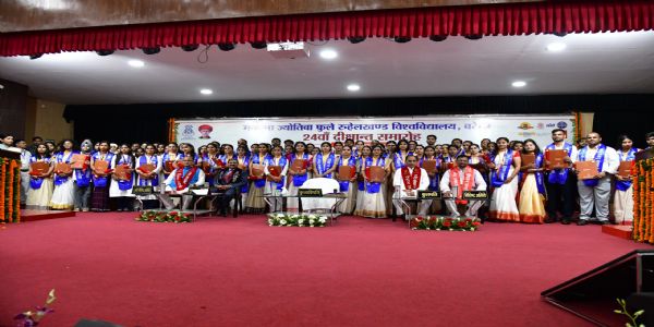 ग्रामीण बच्चों को भी मिलें समान अवसर : कुलाधिपति
