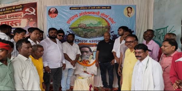 आंदोलनकारियों ने की गुरुजी के संघर्ष को पाठ्यक्रम में शामिल करने की मांग