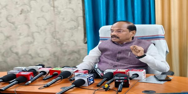 जेपीएससी और जेएसएससी परीक्षाओं में गड़बड़ियों की सीबीआई जांच कराए सरकार : रघुवर