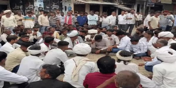 मां-बेटी हत्याकांड के विरोध में वल्लभनगर रहा बंद