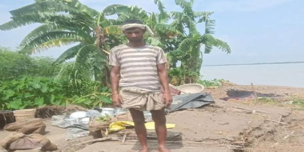 कोसी के कटाव से उजड़ा खुबनाहा गांव, 40 से अधिक परिवारों का आशियाना नदी में समाया