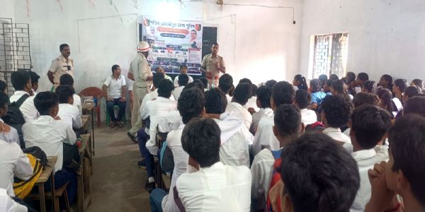 हितकारिणी विद्यालय में सड़क सुरक्षा सप्ताह, विद्यार्थियों को यातायात नियमों का दिया संदेश