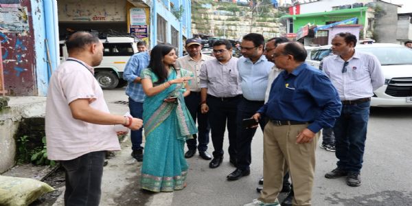 पौड़ी बस अड्डे के पास बनेगी नई नाली, डीएम ने एक माह में काम पूरा करने के दिए निर्देश