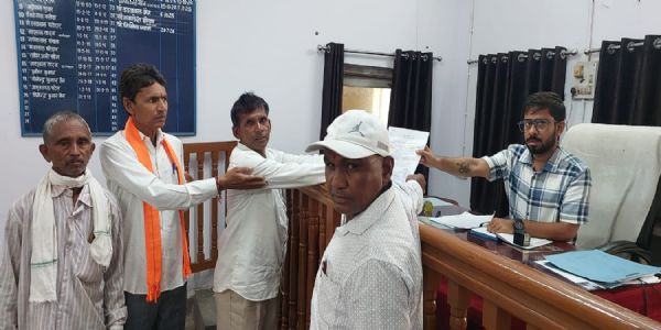 रेटा विद्यालय में इकलौते शिक्षक की प्रतिनियुक्ति निरस्त करने की मांग
