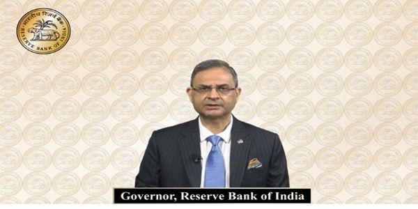 मुंबई में आयोजित प्रेस कांफ्रेंस में मौद्रिक समीक्षा की जानकारी देते संजय मल्होत्रा
