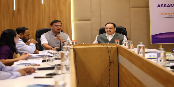 असम बाढ़: मुख्यमंत्री डॉ हिमंत बिस्व सरमा केंद्रीय मंत्री नड्डा के साथ मिलकर समीक्षा बैठक करते हुए असम बाढ़: मुख्यमंत्री डॉ हिमंत बिस्व सरमा केंद्रीय मंत्री नड्डा के साथ मिलकर समीक्षा बैठक करते हुए