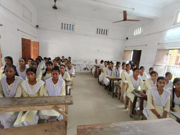विश्वेश्वर सेमिनरी और आर्य कन्या उच्च विद्यालय में निर्वाचन साक्षरता क्लब का आयोजन