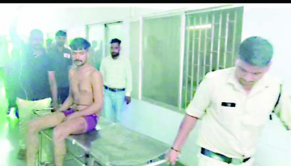 शराब के लिए रुपये मांगने के विवाद में युवक को गोली मारीरोपितों पर मामला दर्ज शराब के लिए रुपये मांगने के विवाद में युवक को गोली मारीरोपितों पर मामला दर्ज