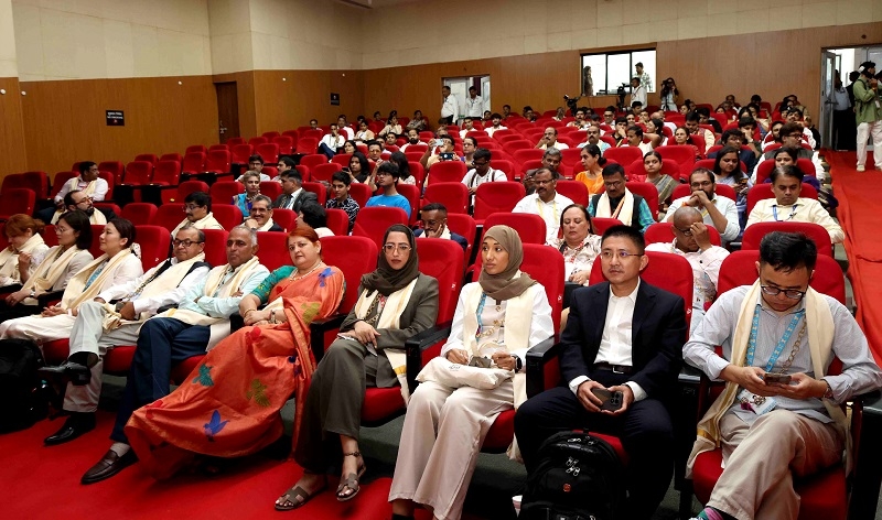 ब्रिक्स देशों के प्रतिनिधि इंदिरा गांधी राष्ट्रीय मानव संग्रहालय में नृत्य प्रस्तुति देखते हुए ब्रिक्स देशों के प्रतिनिधि इंदिरा गांधी राष्ट्रीय मानव संग्रहालय में नृत्य प्रस्तुति देखते हुए