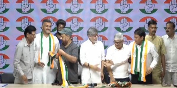 आईसीसी मुख्यालय में आयोजित कार्यक्रम में बसपा के पूर्व नेता डॉ. अनूप कुमार अंबेडकर, पूर्व डीजीपी सुदेश कुमार, पूर्व आईएएस चौधरी खुशीराम, पूर्व आईपीएस बीपी अशोक समेत कई नेताओं और पूर्व नौकरशाहों ने कांग्रेस की सदस्यता ग्रहण की।