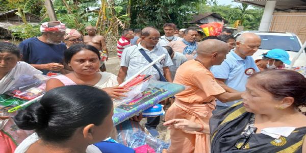 बाढ़ पीड़ितों के पास भारत सेवाश्रम संघ