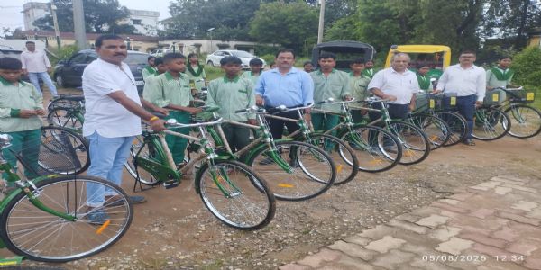 कर्रा में कक्षा आठ के 69 विद्यार्थियों को मिली साइकिल