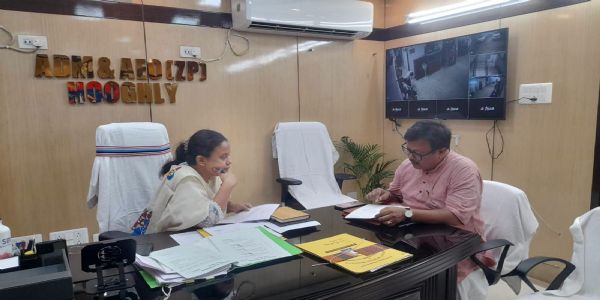 चुंचुड़ा विधानसभा के बुनियादी विकास को लेकर विधायक सुबीर नाग की प्रशासनिक अधिकारियों के साथ बैठक