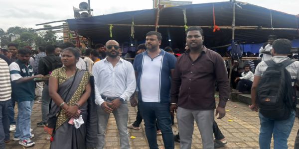 आंदोलनरत छात्रों से मिले खूंटी युवा कांग्रेस के कार्यकर्ता, मांगों का किया समर्थन