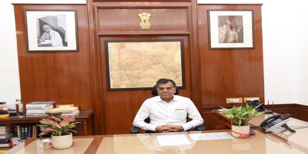 कैबिनेट सचिव सोमनाथन और गृह सचिव मोहन को मिला एक साल का कार्यविस्तार