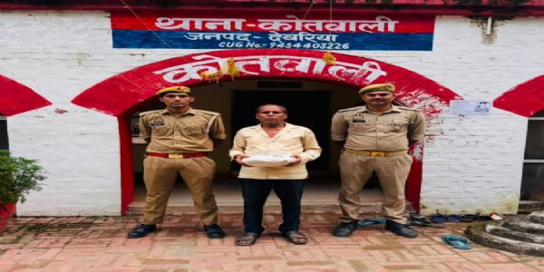 देवरिया में पकड़ा गया तस्कर, 1.210 किलो ग्राम गांजा बरामद