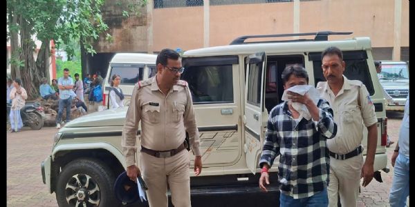 नियामतपुर में अवैध जुए के बड़े अड्डे पर पुलिस का छापा, संचालक गौतम विश्वास गिरफ्तार