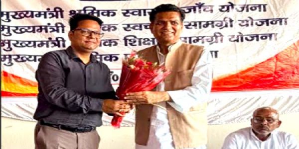 फतवा में श्रमिक कल्याण शिविर का शुभारंभ, स्वास्थ्य जांच और अध्ययन सामग्री वितरित