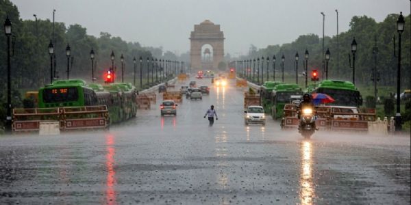 दिल्ली-एनसीआर में बारिश से मिली गर्मी से राहत, कई इलाकों में जलभराव