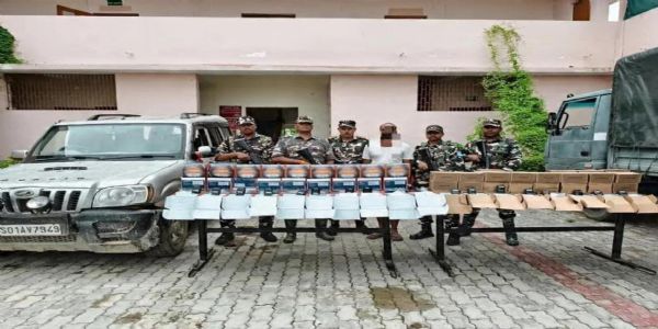 भारत-नेपाल सीमा पर एसएसबी की दो बड़ी कार्रवाई, 100 वायरलेस उपकरण और नेपाली मुद्रा जब्त