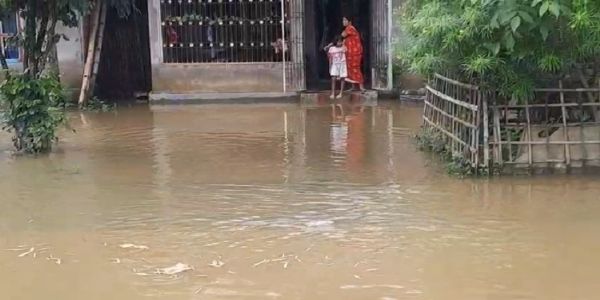 असम : टियोक में फिर से आई बाढ़ में 150 परिवार प्रभावित
