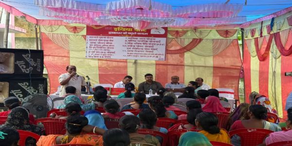 केंद्रीय योजनाओं की जानकारी देने किसान चौपाल आयोजित