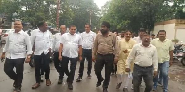 कोरबा : कमिश्नर से अभद्रता के विरोध में पार्षद एकजुट, व्यवसायी पर कार्रवाई की मांग