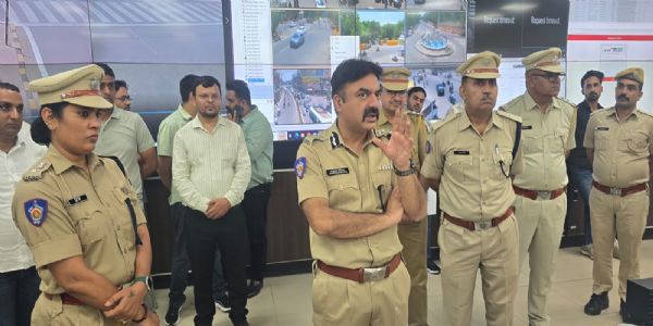पुलिस कमिश्नर ने किया अभय कमांड सेंटर का निरीक्षण