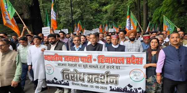 सुक्खू सरकार के खिलाफ सड़कों पर उतरी भाजपा, मुख्यमंत्री आवास का घेराव