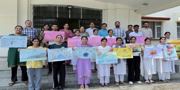 स्वतंत्रता संग्राम की झलकियों पर छात्रों ने उकेरी देशभक्ति, जीडीसी बसोहली में चित्रकला प्रतियोगिता आयोजित