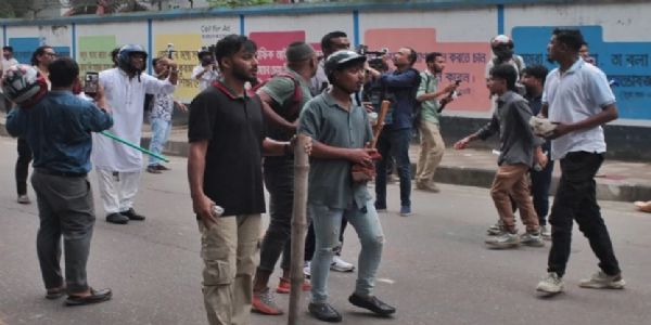 बांग्लादेश में रंगपुर से लेकर ढाका तक छात्र अशांति, संगठनों में टकराव