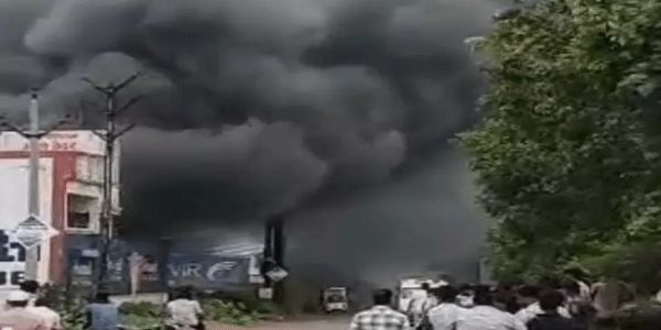 जबलपुर में खजरी खिरिया बाईपास स्थित टायर गोदाम में भीषण आग, लाखों के टायर जलकर राख