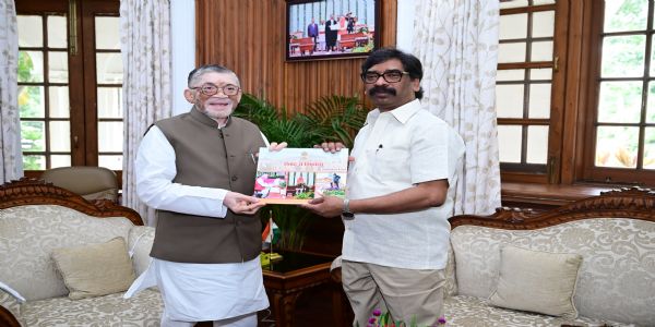 जेपीएससी-जेएसएससी भर्ती विवाद पर मुख्यमंत्री हेमंत सोरेन ने राज्यपाल से की मुलाकात