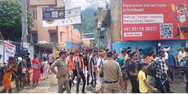 नीलकंठ धाम में आस्था का सैलाब, दस लाख से अधिक श्रद्धालुओं ने किया जलाभिषेक