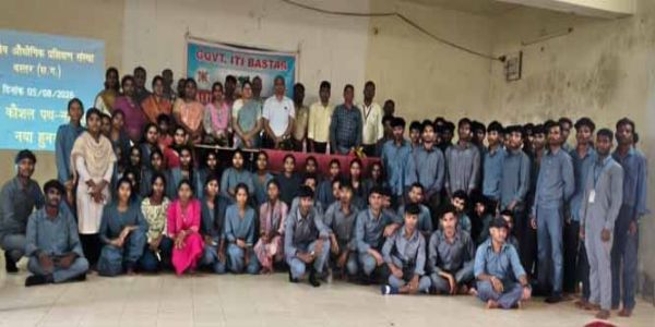 आईटीआई बस्तर में उद्योग प्रतिनिधियों ने नव-प्रवेशितों का किया मार्गदर्शन