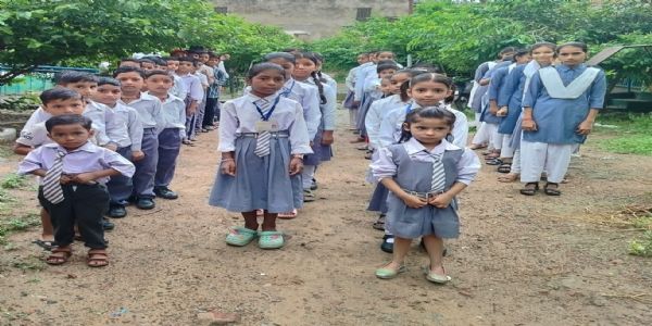योग और प्राकृतिक चिकित्सा से स्वस्थ जीवन का संदेश, 200 छात्र-छात्राओं को किया जागरूक