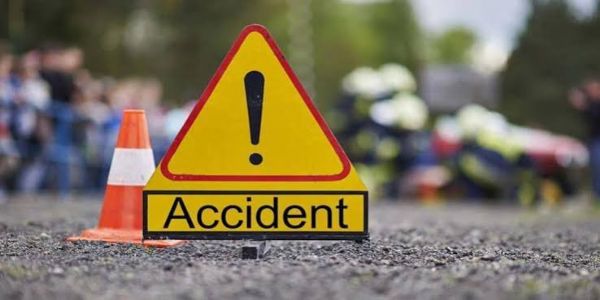 वाराणसी: तेज रफ्तार टैंकर की चपेट में आने से महिला की मौत, चालक फरार