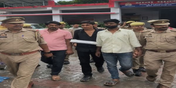 पत्नी के मायके पर फायरिंग करने के मामले में आरोपित पति समेत तीन गिरफ्तार, पुलिस ने निकाला पैदल जुलूस